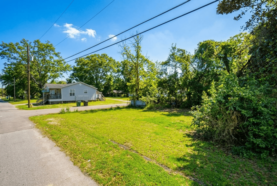 Corner Lot in Hattiesburg w/ Utilities!