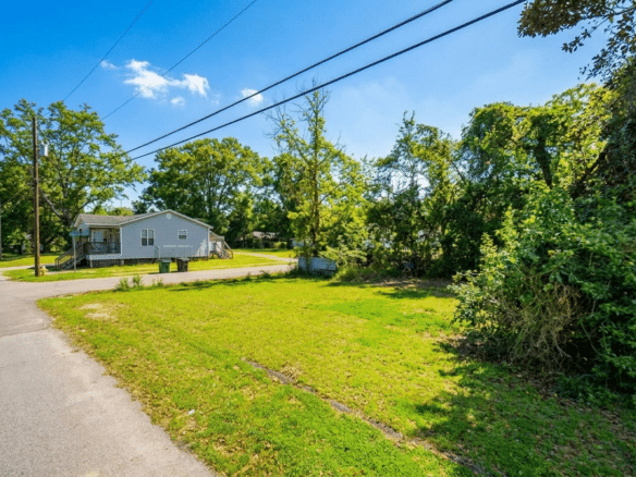 Corner Lot in Hattiesburg w/ Utilities!