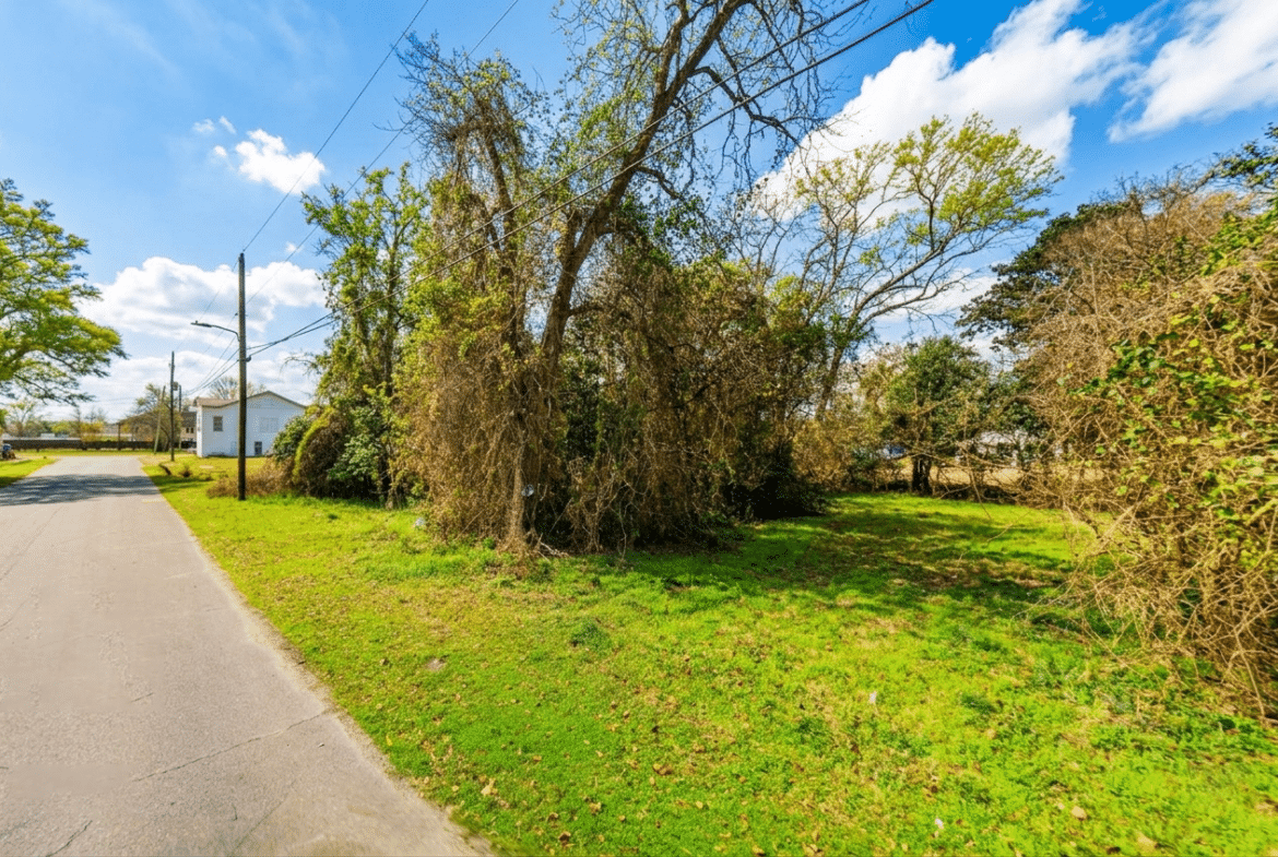 0.11-Acre Investment Lot Close to City Conveniences!