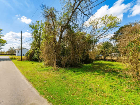 0.11-Acre Investment Lot Close to City Conveniences!