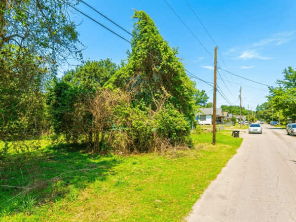 0.11-Acre Investment Lot Close to City Conveniences!