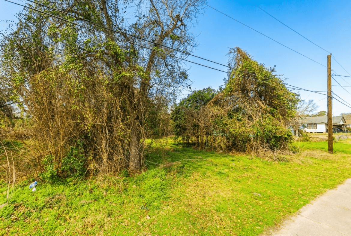 0.11-Acre Investment Lot Close to City Conveniences!