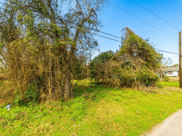 0.11-Acre Investment Lot Close to City Conveniences!