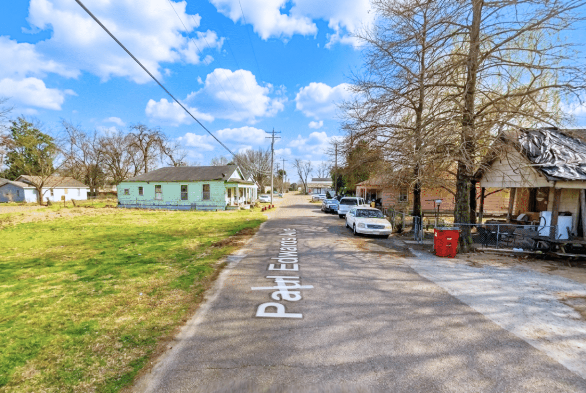 Buildable and Mobile Home Friendly Lot With Utilities!