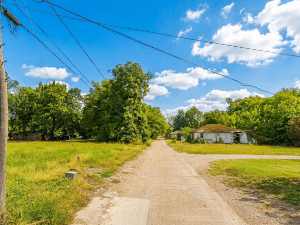 Low-Priced Land Near Mississippi River!