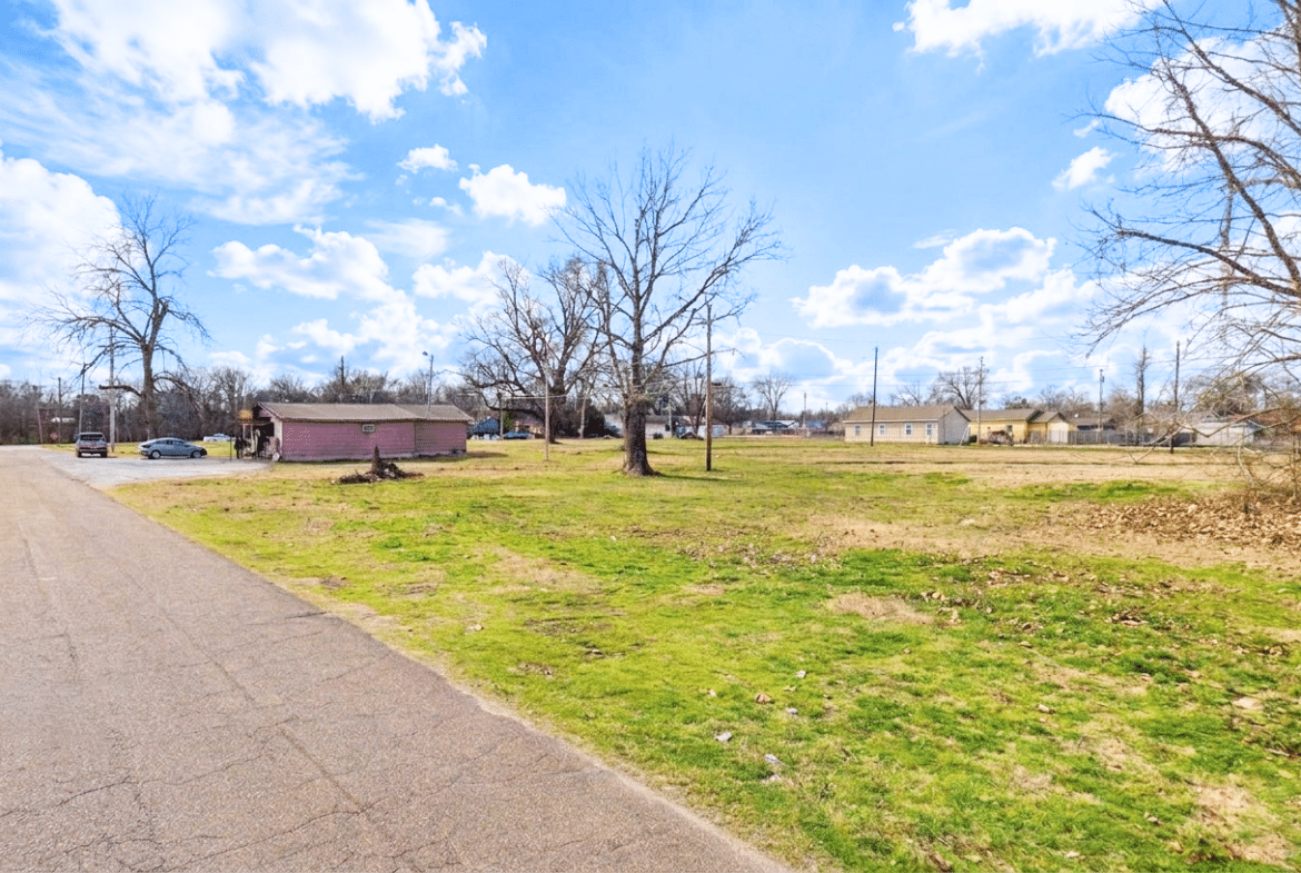 Hot Location! Downtown Clarksdale Lot with Business Potential!