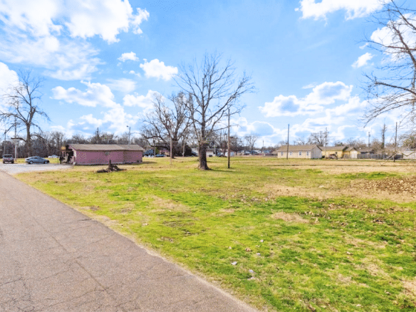 Hot Location! Downtown Clarksdale Lot with Business Potential!