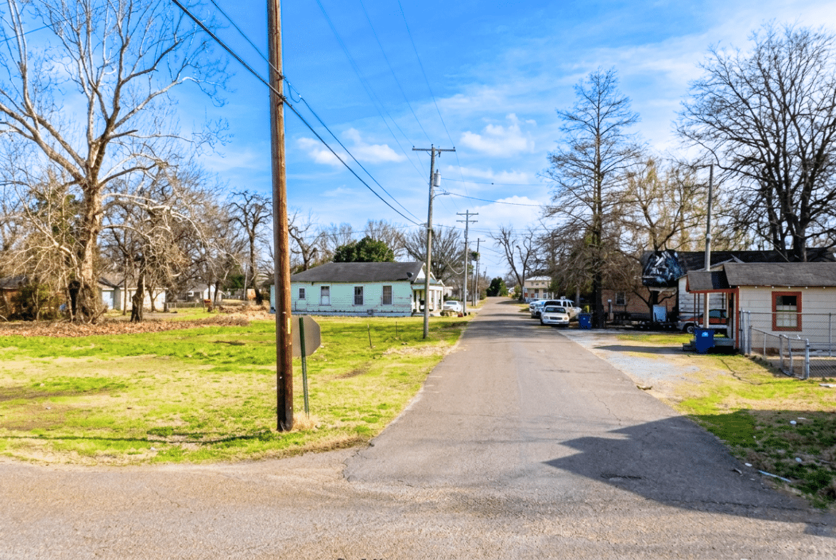 Buildable and Mobile Home Friendly Lot With Utilities!