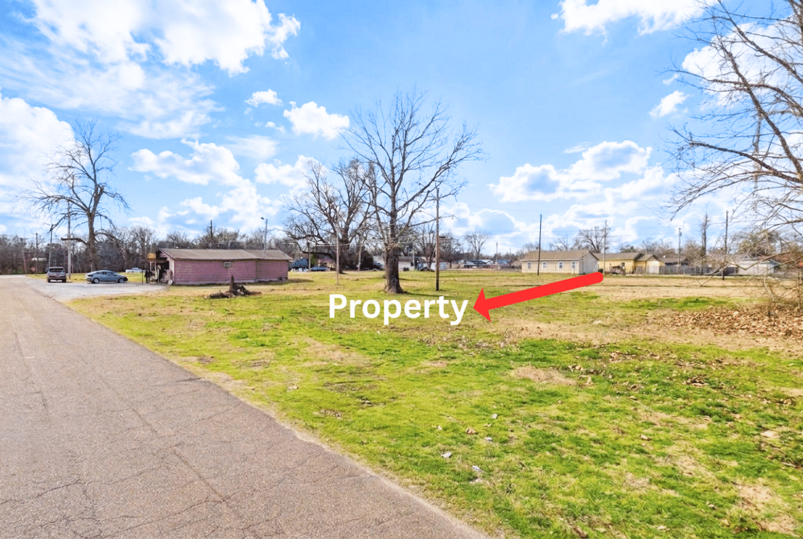 Hot Location! Downtown Clarksdale Lot with Business Potential!