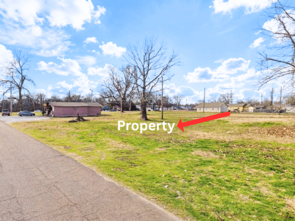 Hot Location! Downtown Clarksdale Lot with Business Potential!